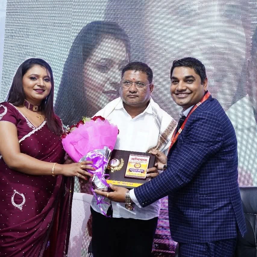Award presentation by Nitin Gadkari